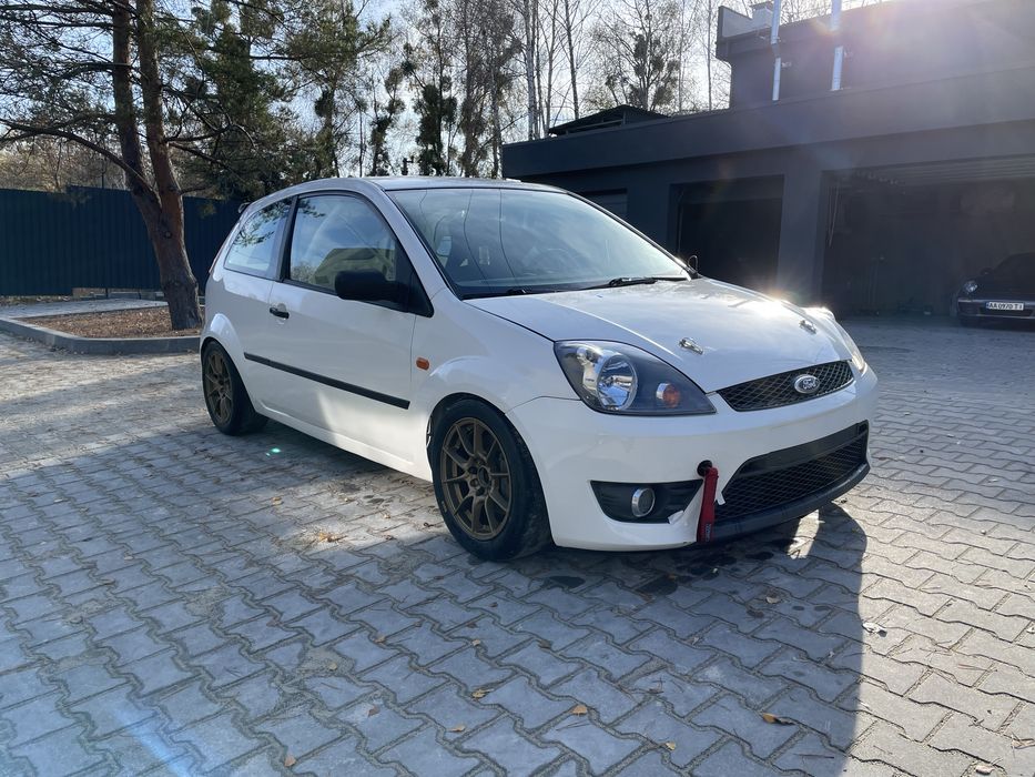 Ford fiesta st 2005 кільцеві перегони