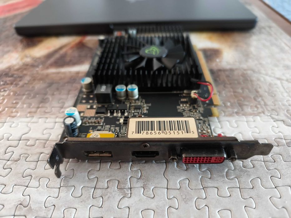 Placa Gráfica AMD XFX Radeon HD 5570 1GB