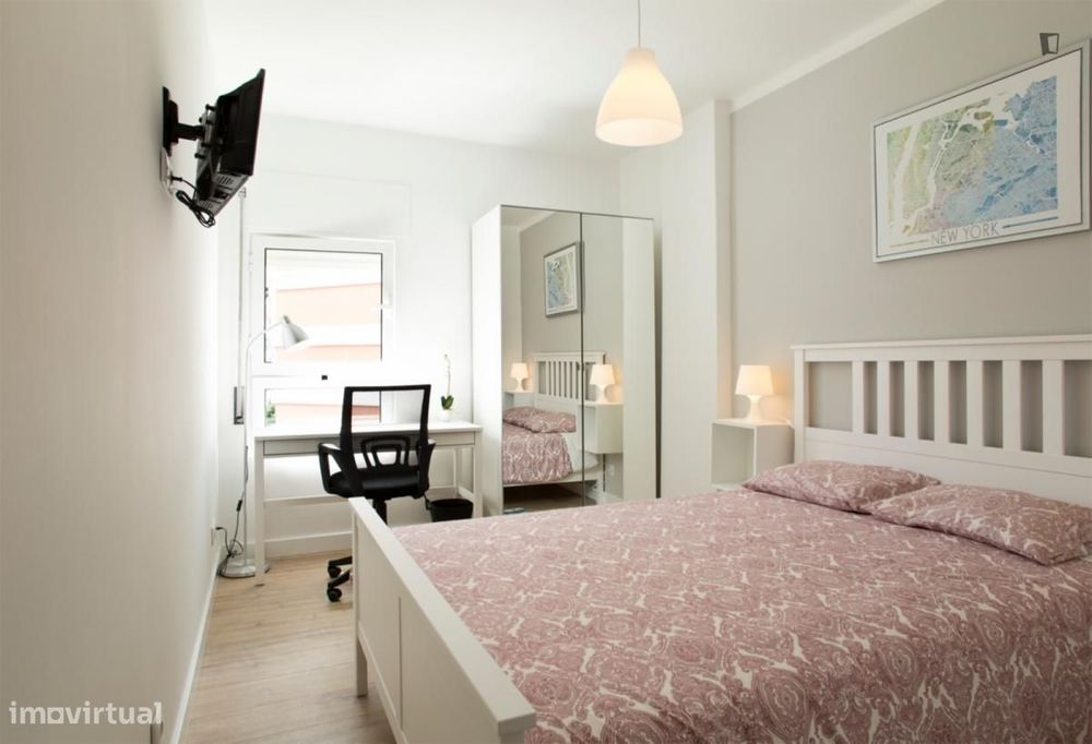 Quarto - localizado em Chelas Lisbon