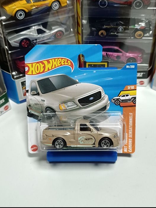 Hot Wheels 99 Ford F-150 SVT Lightning