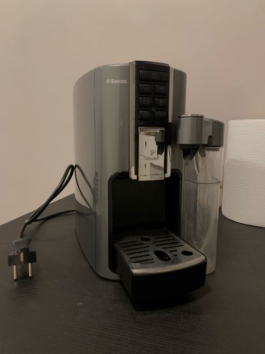 Ekspres tchibo cafissimo late + stojak na kapsulki