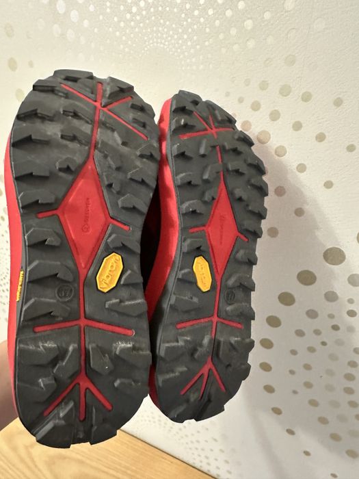 Кросівки Giesswein Training shoe - flammenrot