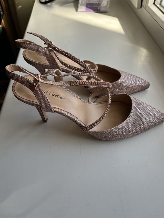 Босоніжки  святкові розкішні