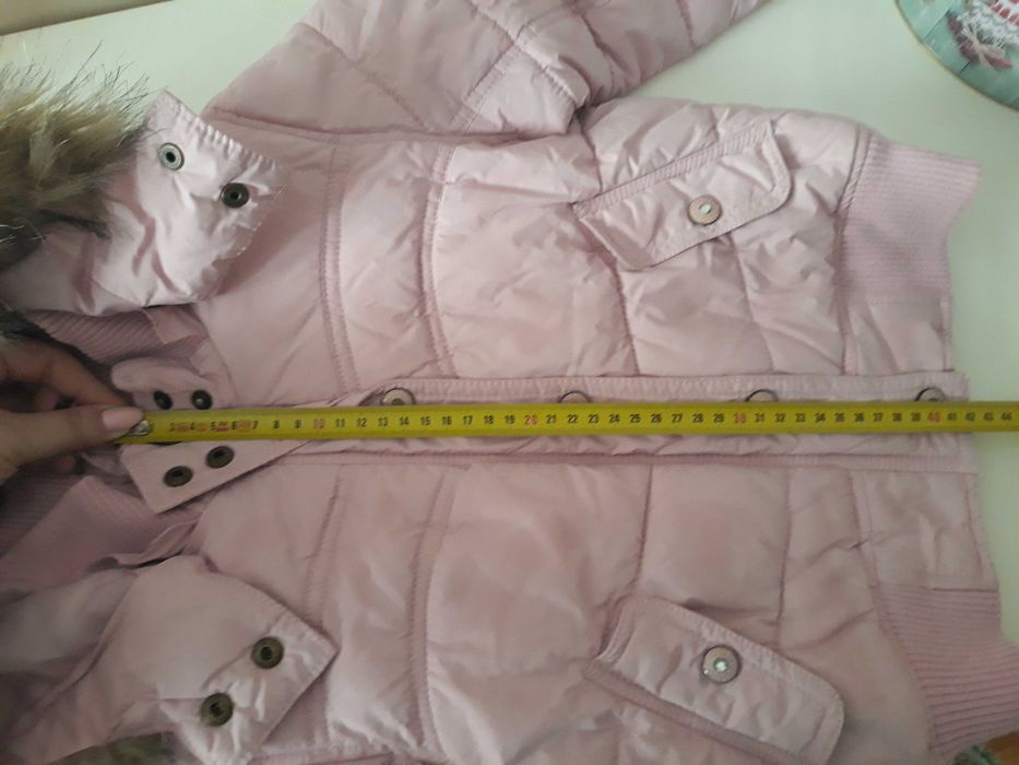 Kurtka zimowa  H&M dla dziewczynki. Kolor różowy. Rozmiar 104/110
