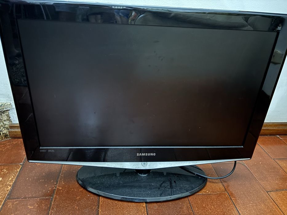 Tv LCD Samsung 40” avariada
