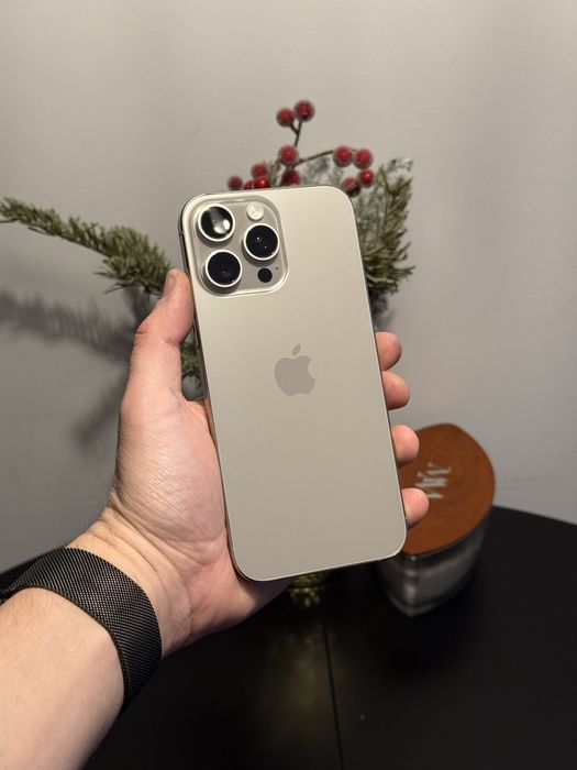 iPhone 16 Pro Max 256 Bateria 93%