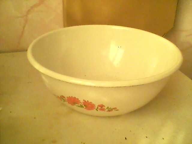 Миска средняя эмалированная