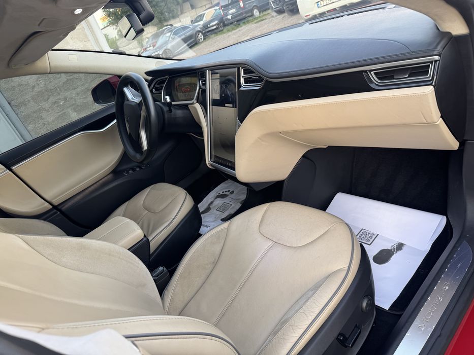 Tesla S для оренди таксі