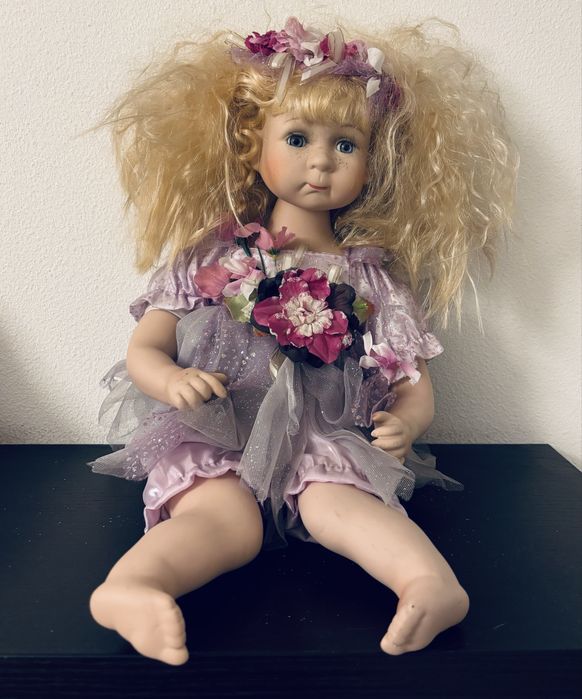 Кукла фарфор