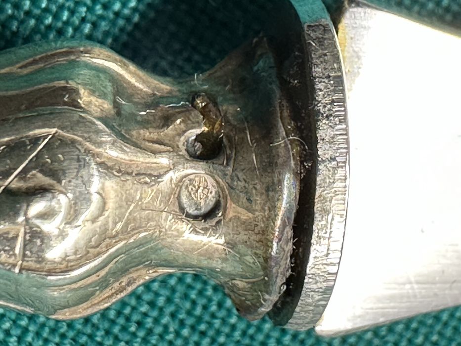 Faca de cartas e garfo de ostras, prata