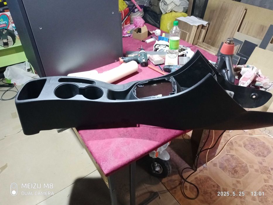 Продам центральную консоль возле ручника Hyundai Solaris