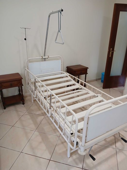 Cama articulada geriátrica Elétrica e Manual