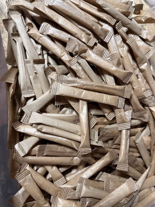 Цукор в стіках 1000 гривень за 25 кг.