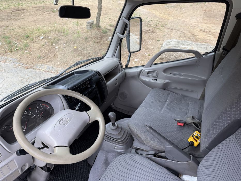 Toyota Dyna 250 TriBasculante 2006