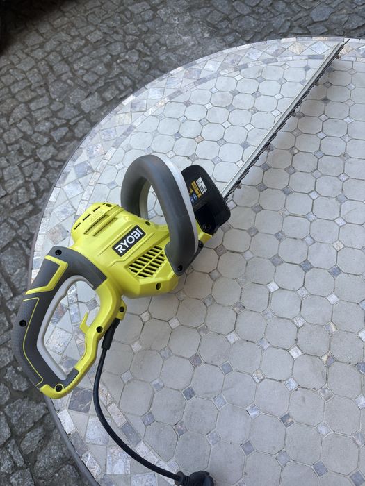 Nożyce do żywopłotu Ryobi elektryczne