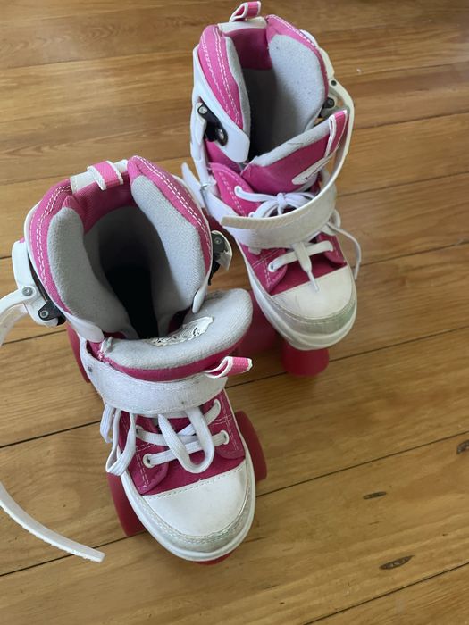 Patins 4 rodas tamanho 30,5 / 34 de menina, com marcas de uso à frente