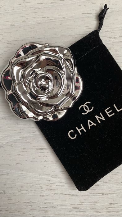 Жіноче дзеркало для макіяжу