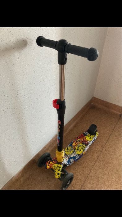 Hulajnoga trzykołowa