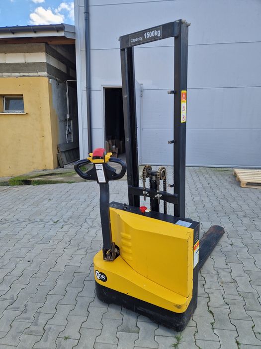Paleciak widłowy elektryczny z windą Tor WS15S-ei
