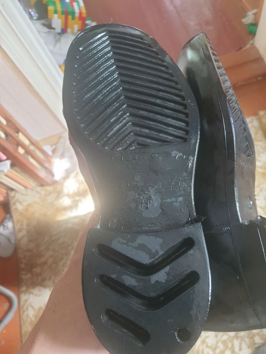 Продам чоботи заброди