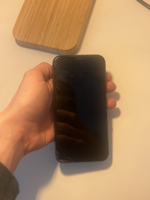 Iphone 11 (vidro danificado )