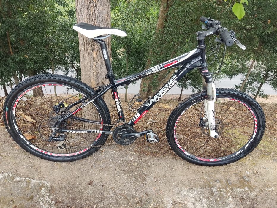 Bicicleta btt s travoes hidraulicos