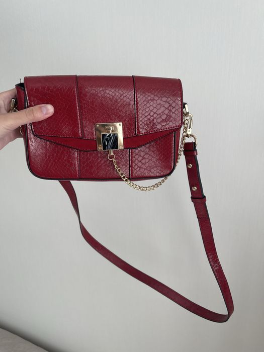 Трендовая красная сумка Topshop