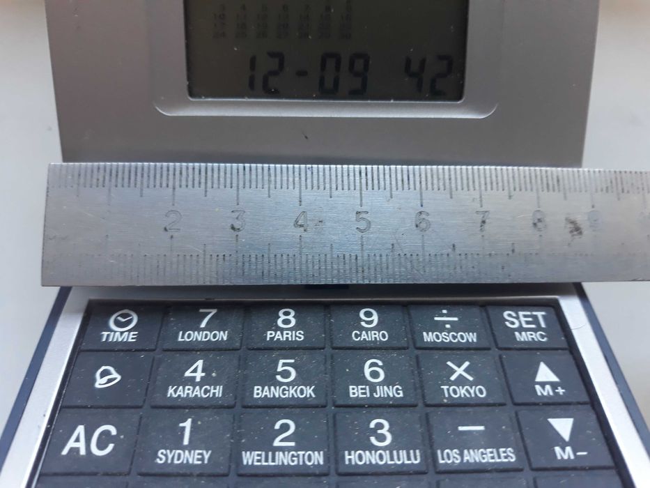 Настольные часы-будильник-калькулятор