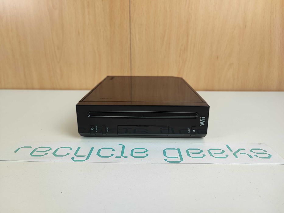 Nintendo Wii RVL-001 +2 Wii Remote +2 Wii Nunchuck + Wii Balance Board