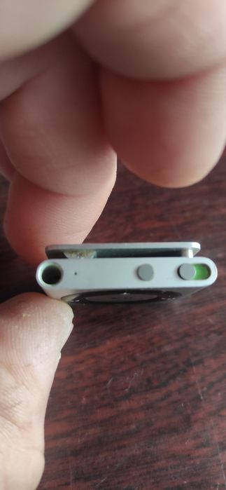 MP-3 плеер Apple iPod shuffle 4го поколения.