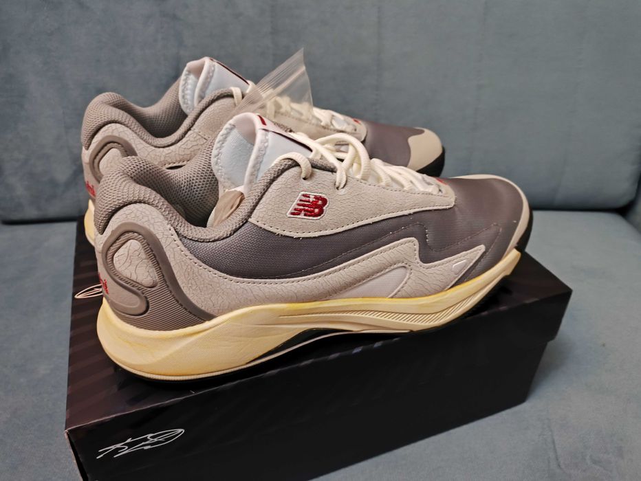 New Balance Kawhi 4 "Dad Shoe" – buty do koszykówki 43 EU / 9,5 US
: