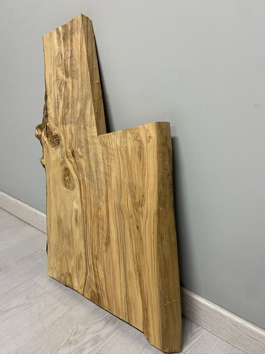 Tábua de oliveira.  Peça unica.