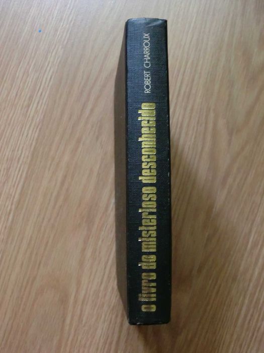 O Livro do Misterioso Desconhecido de Robert Charroux