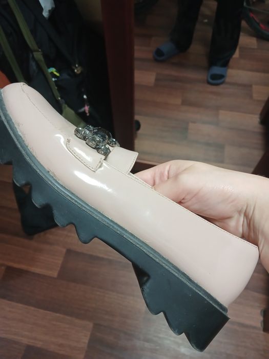 ласковые бежевые лоферы