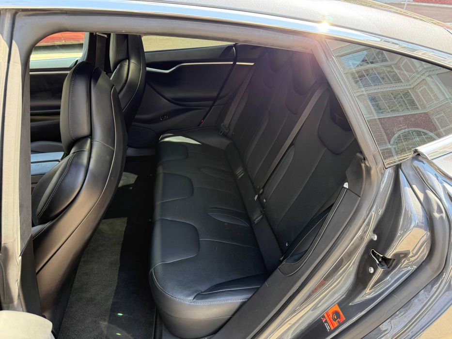 Tesla Model S Performance 2016