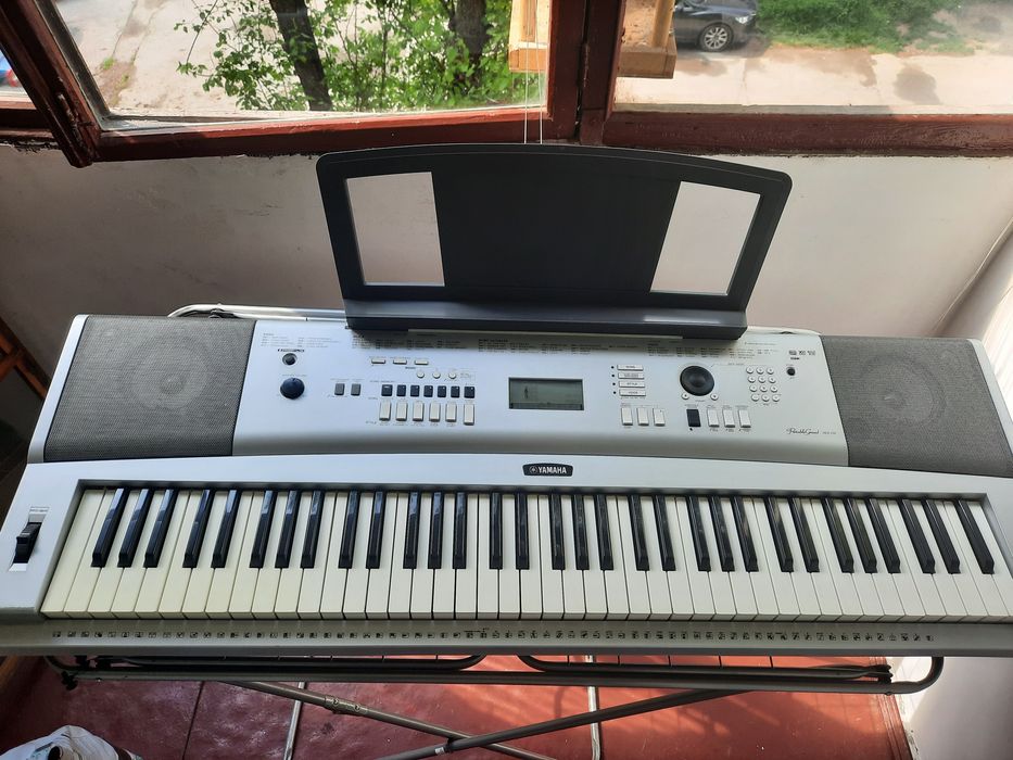 Цифрове піанінл Yamaha Portable Grand dgx-230