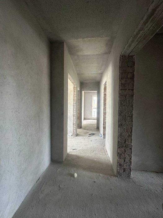 Продається 2кім сирець з балконом у ЖК Краківський!