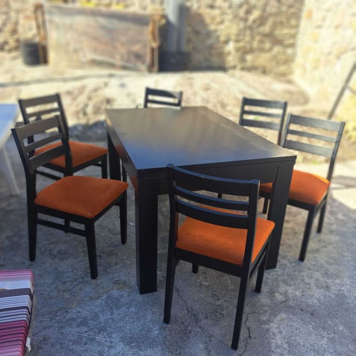 Mesa Extensível com 6 Cadeiras Castanha e Laranja