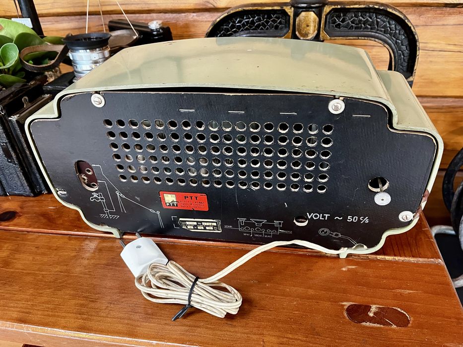 Antigo e raro rádio / relógio despertadar