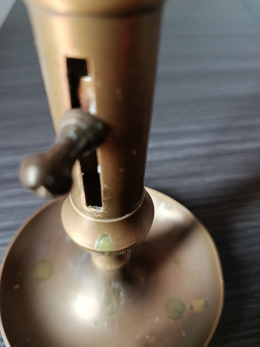 Castiçal muito antigo.