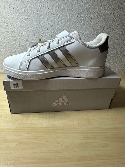 Продам Новые оригинальные кроссовки Adidas 37 размер