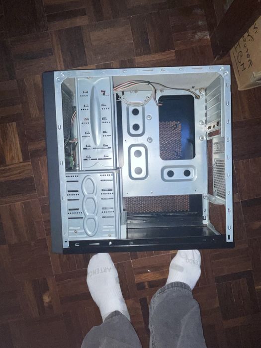 Lote de duas caixas de pc antigas