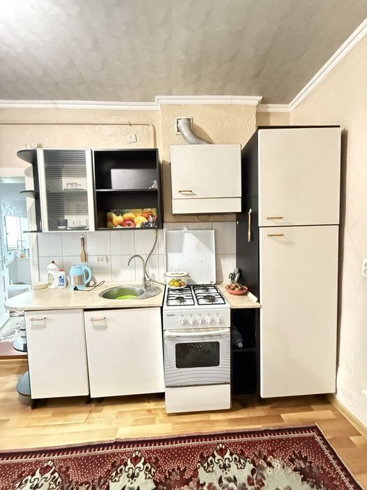 Продам 2 Будинки вул. Хотинська