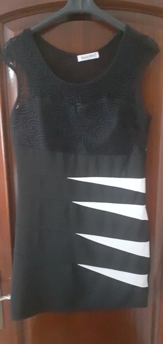 Vestido preto com listras
