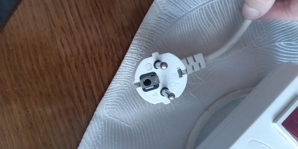 Przedłużacz elektryczny 5 punktowy z uziemieniem 3 mb.