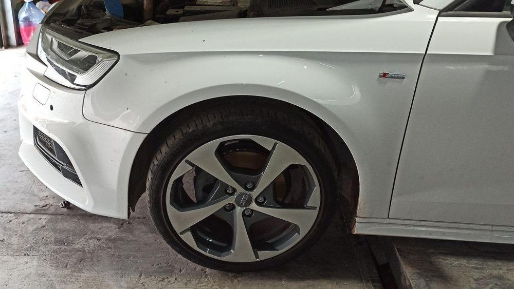 GUARDA-LAMAS FRENTE ESQUERDO AUDI A3 (8VK) BASIC
