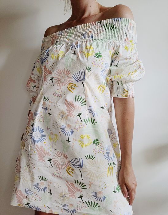 Piękna biała sukienka w kwiaty odkryte ramiona boho Zara