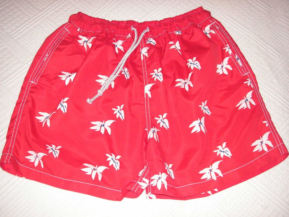 Polo Marca Pingouin e Calções de Banho Vermelhos