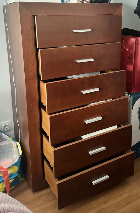 Conjunto de Quarto (cama, mesas de cabeceira e cómoda)