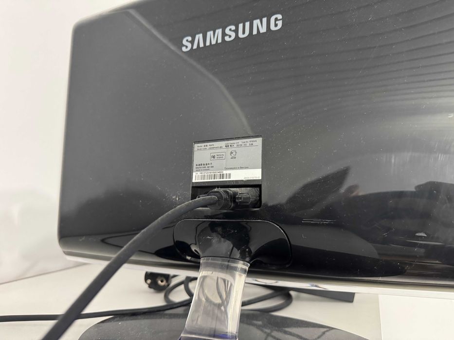 Monitor SAMSUNG SYNCMASTER P2070 20" + adapter DisplayPort